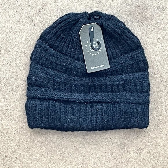 WOMENS BLACK KNITTED PONYTAIL BEANIE - NWT - OSFA - Picture 5 of 7